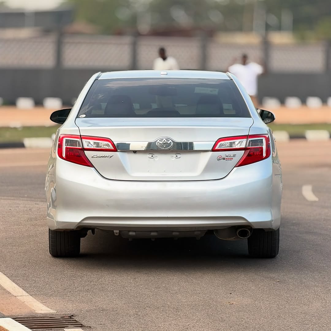 
								TOYOTA CAMRY XLE V4 2013 full									