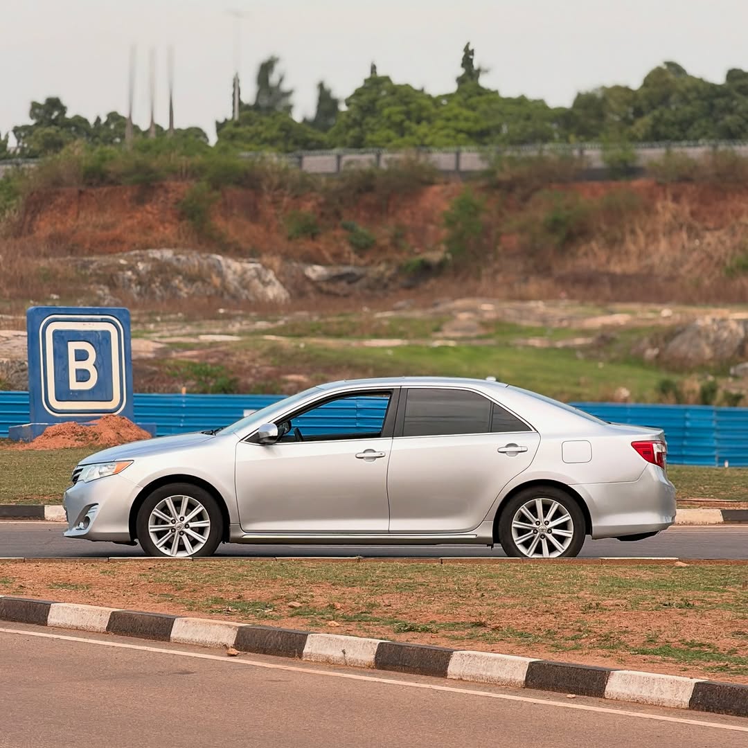 
								TOYOTA CAMRY XLE V4 2013 full									