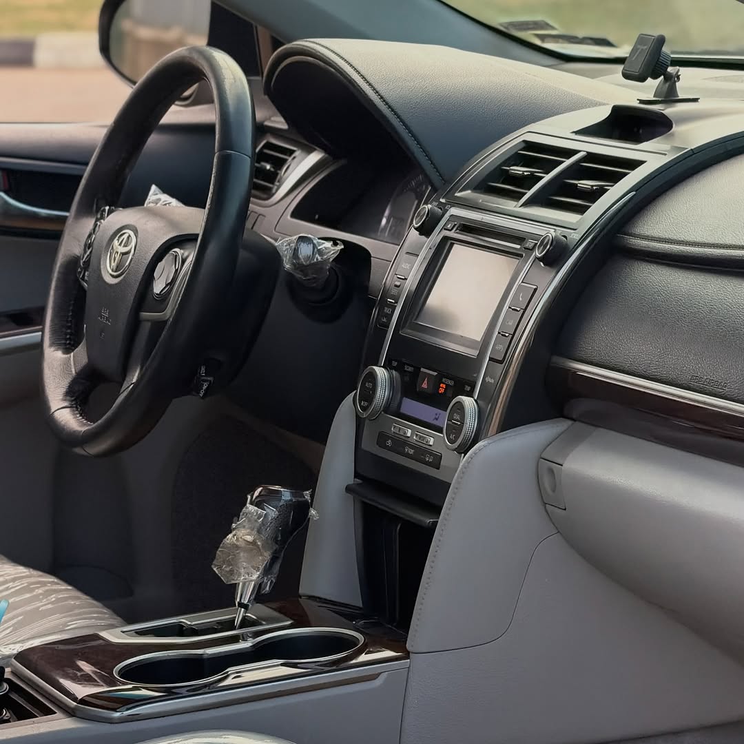 
								TOYOTA CAMRY XLE V4 2013 full									