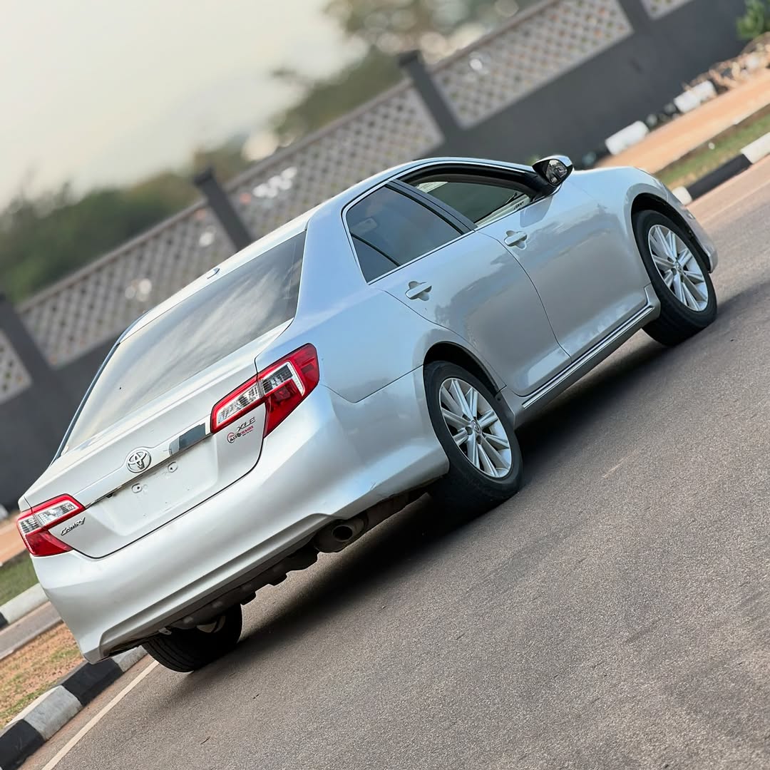 
								TOYOTA CAMRY XLE V4 2013 full									