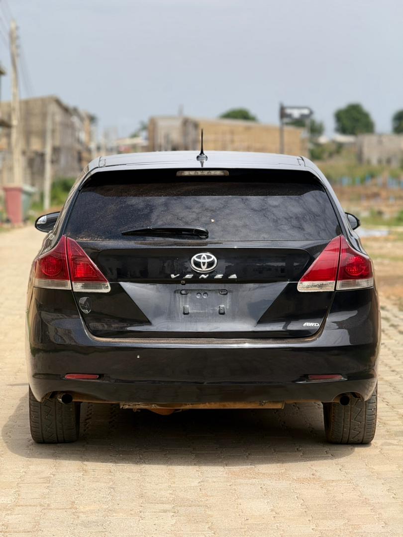 
								TOYOTA VENZA full									
