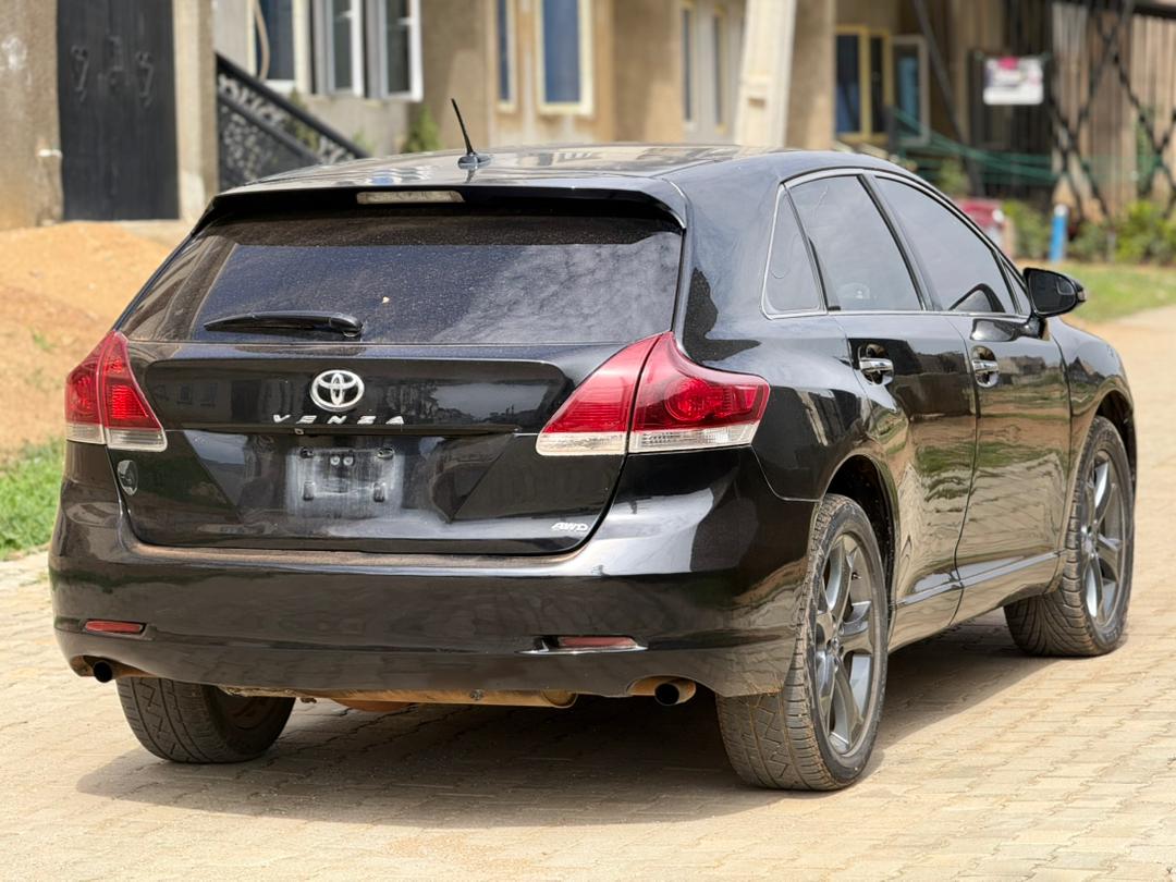 
								TOYOTA VENZA full									