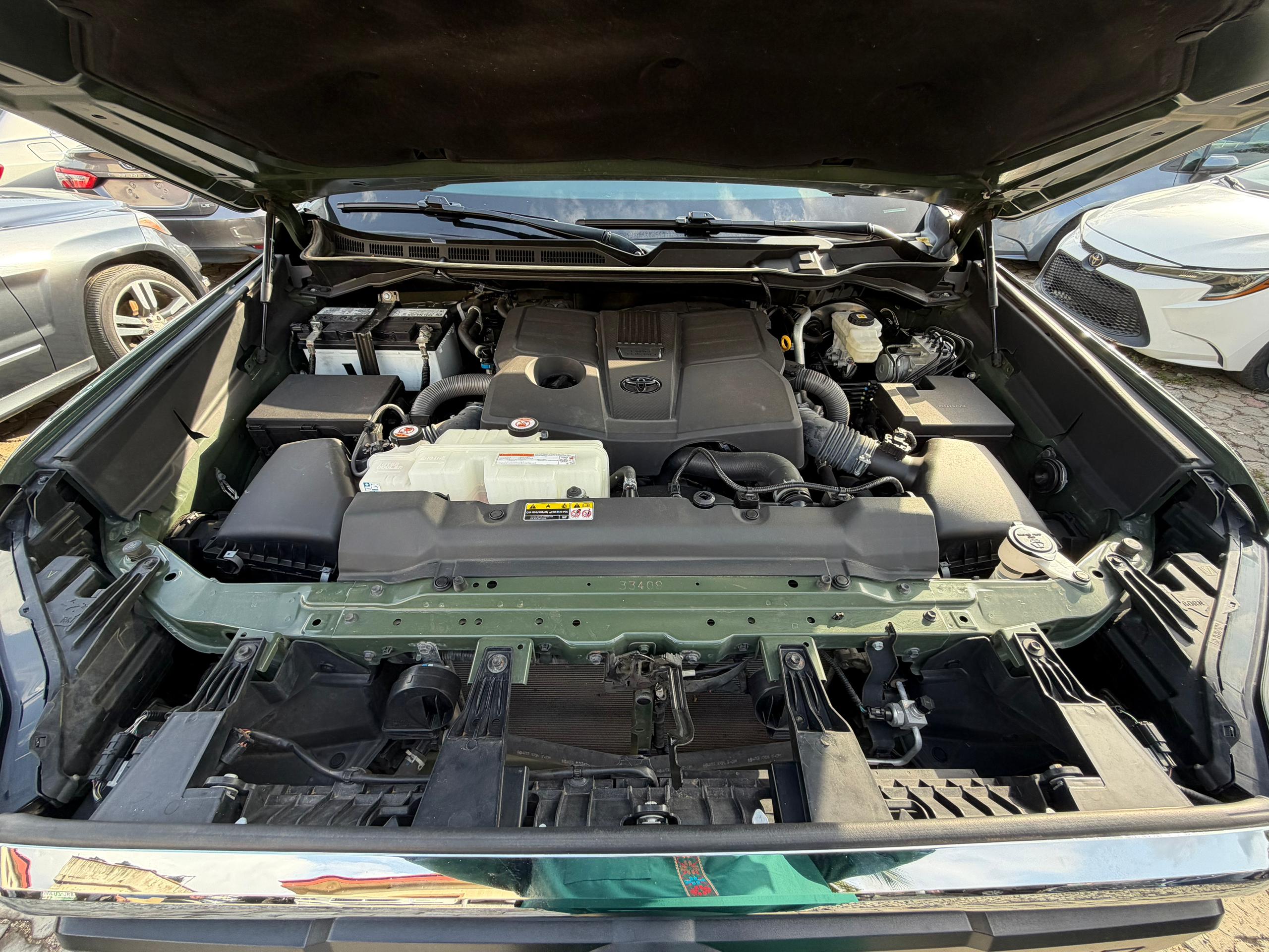 
								FOREIGN USED 2023 TOYOTA TUNDRA full									