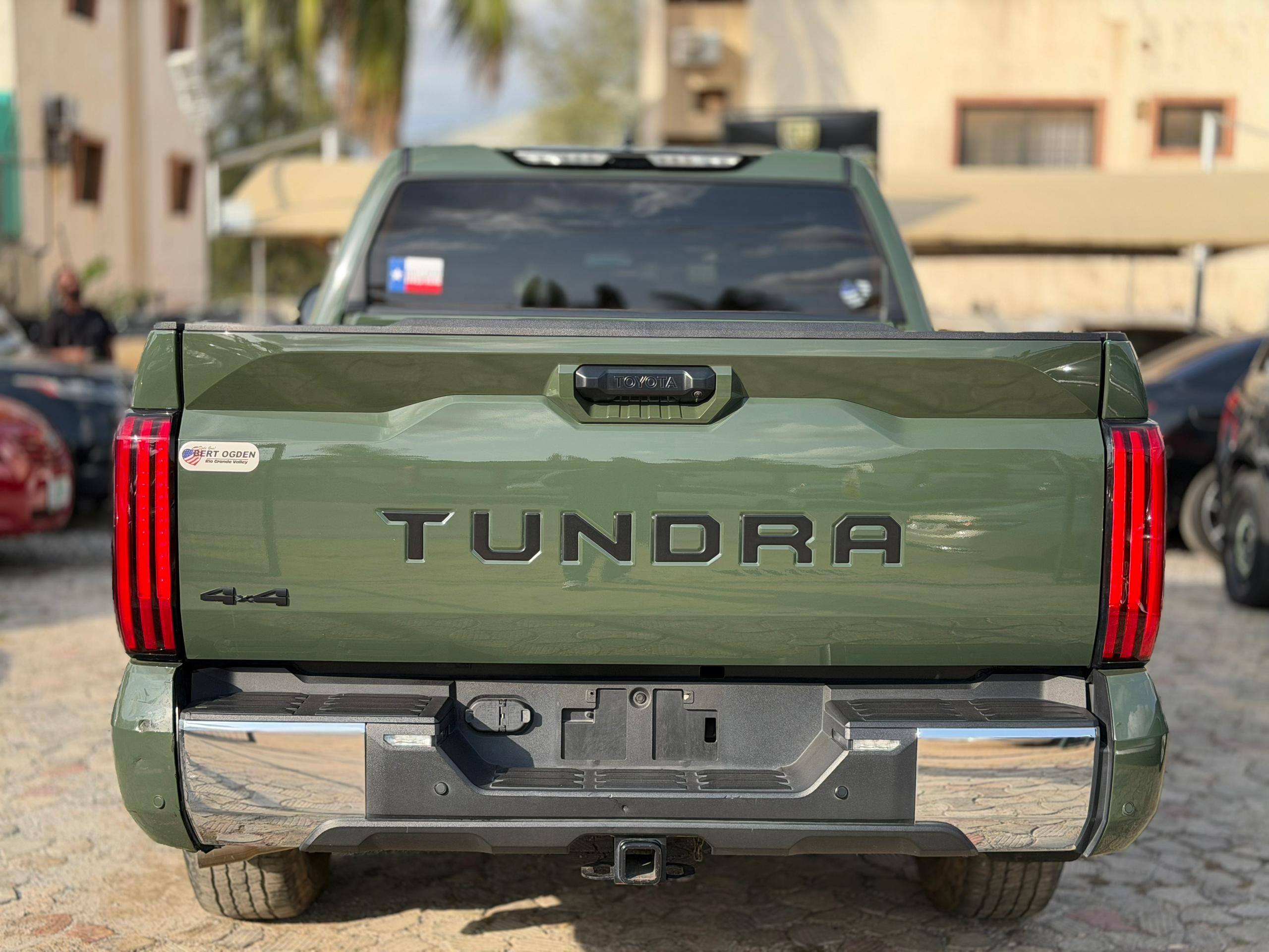 
								FOREIGN USED 2023 TOYOTA TUNDRA full									