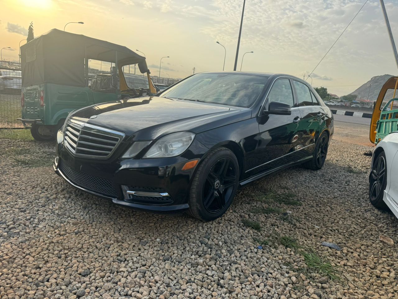 
								Mercedes Benz E350 (2011 model) full									