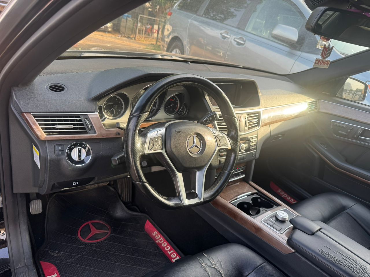 
								Mercedes Benz E350 (2011 model) full									
