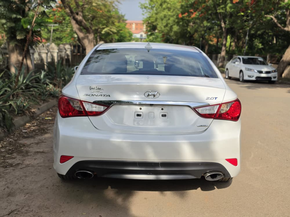 
								Foreign used 2014 Hyundai Sonata full									