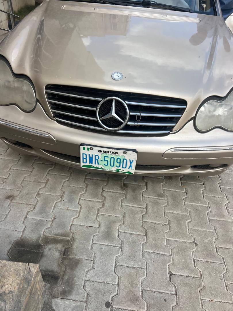 
								Mercedes Benz C240 2005 full									