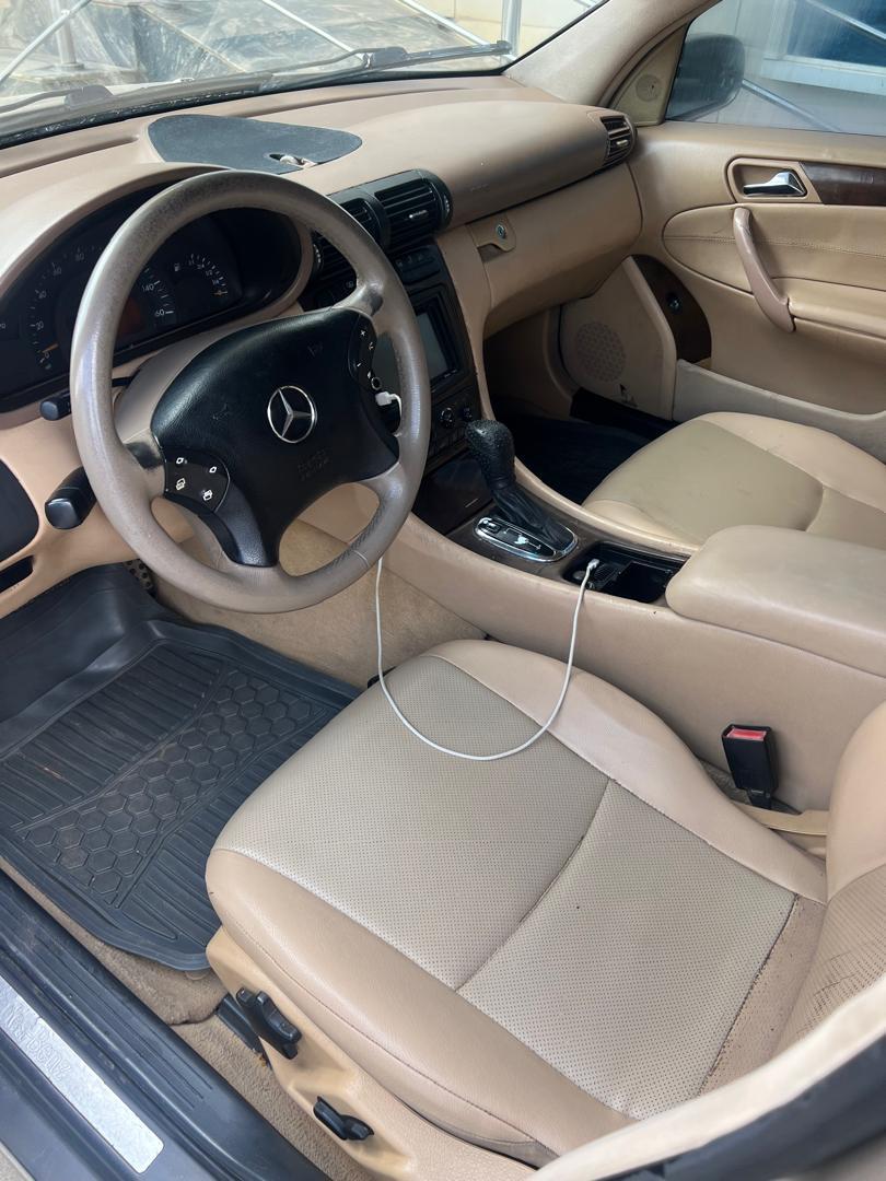 
								Mercedes Benz C240 2005 full									