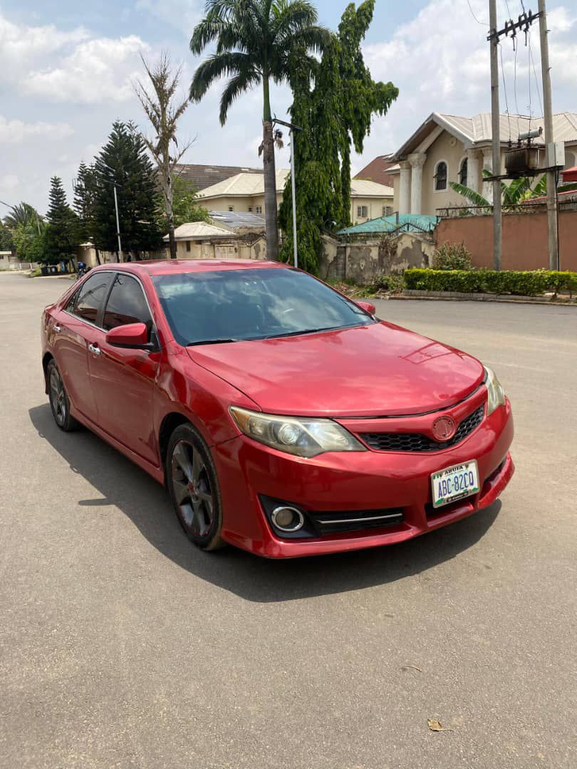 
								2012 Toyota Camry full									