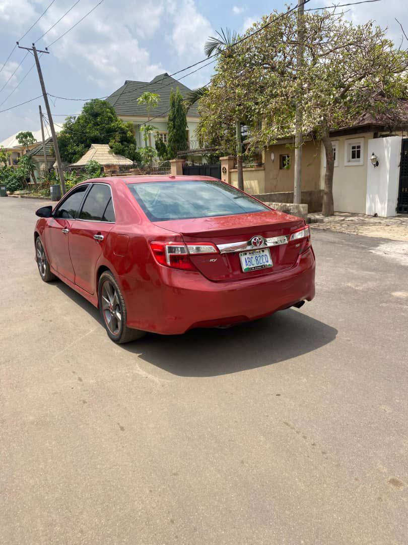 
								2012 Toyota Camry full									