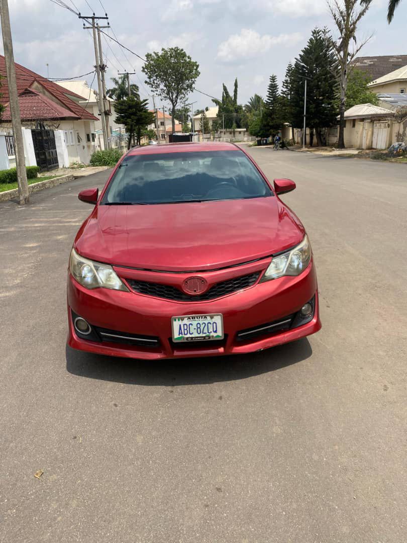 
								2012 Toyota Camry full									