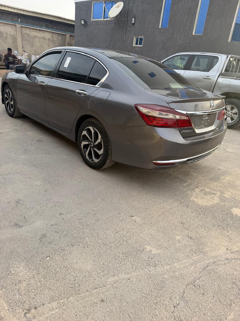 
								2014 Honda Accord full									