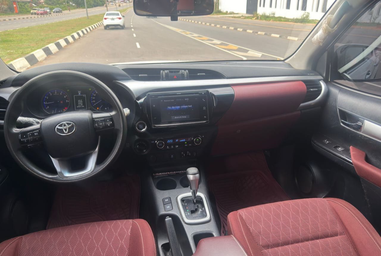 
								NEATLY USED 2019 BOUGHT BRAND NEW TOYOTA HILUX AUTOMATIC TRANSMISSION NO DUTY GOING FOR 42M ABUJA DEAL full									