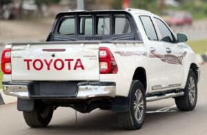NEATLY USED 2019 BOUGHT BRAND NEW TOYOTA HILUX AUTOMATIC TRANSMISSION NO DUTY GOING FOR 42M ABUJA DEAL