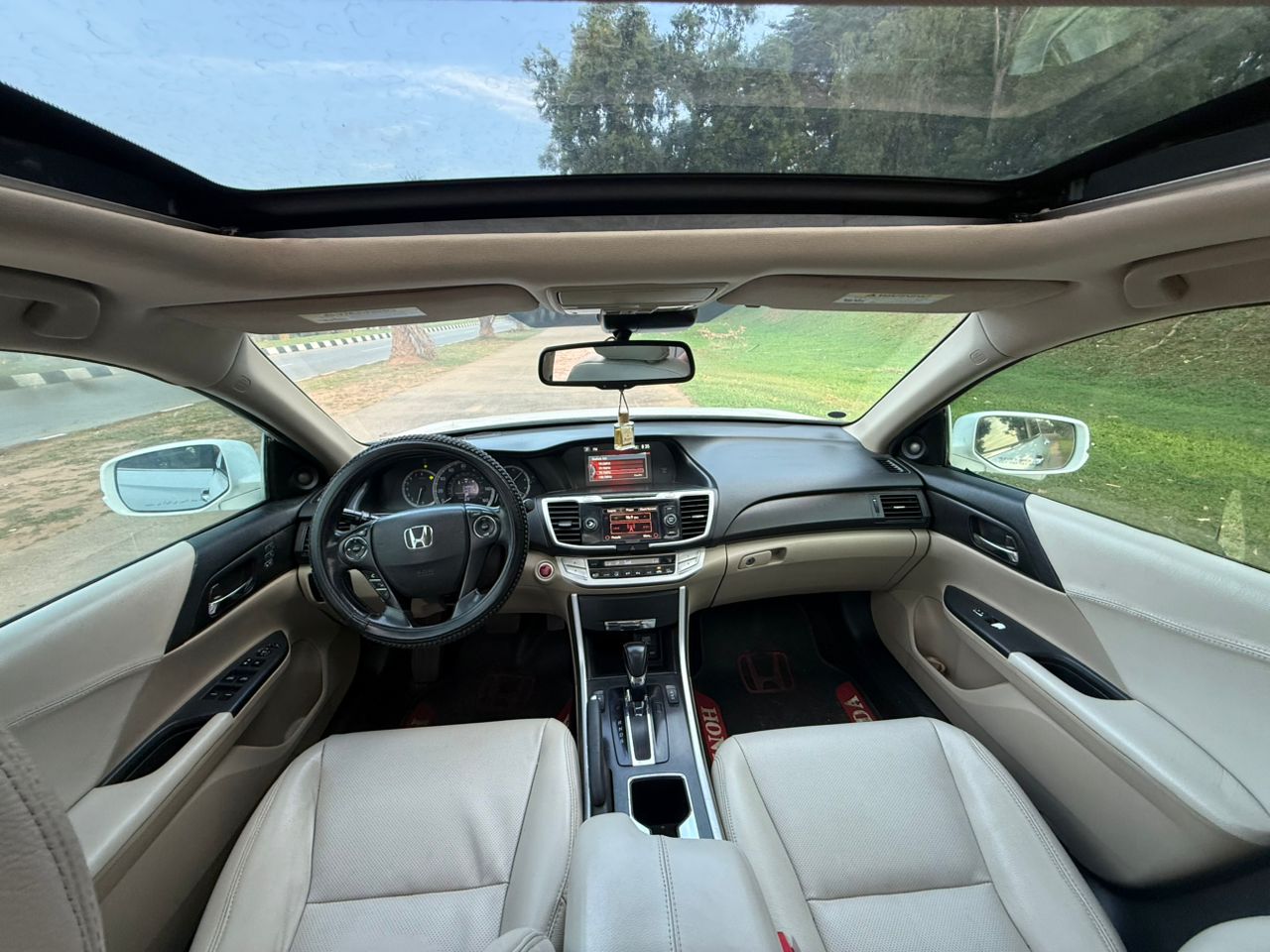 
								QUICK DEAL‼️ CleaNesT ReGisTeReD 2014 HONDA ACCORD EX-L Available In ExCeLLenT ConDiTioN…SharP Asf, Keyless, Sunroof, Double screen, Side mirror effect, V6 engine WiTh DuTy Going for Just 10m OnLy   AbuJa LoKaTioN📍 full									