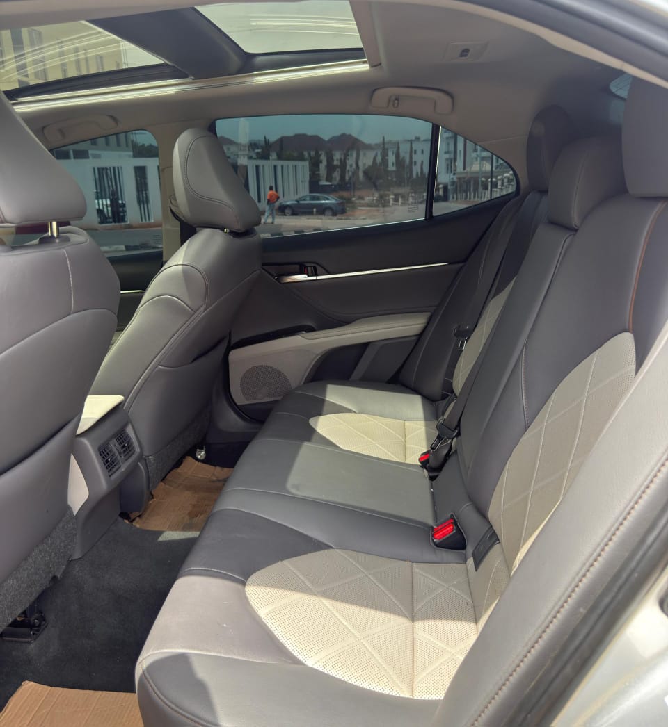 
								FOREIGN USED 2018 TOYOTA CAMRY XLE V4 IN  PRISTINE CONDITION WITH ORIGINAL CUSTOM DUTY FULLY PAID GOING FOR 32M ABUJA DEAL full									