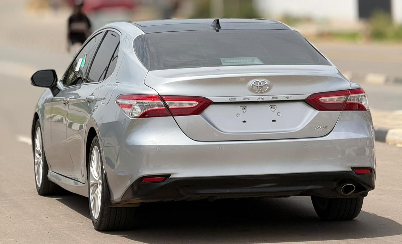 
								FOREIGN USED 2018 TOYOTA CAMRY XLE V4 IN  PRISTINE CONDITION WITH ORIGINAL CUSTOM DUTY FULLY PAID GOING FOR 32M ABUJA DEAL full									