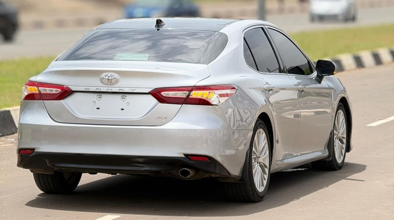 
								FOREIGN USED 2018 TOYOTA CAMRY XLE V4 IN  PRISTINE CONDITION WITH ORIGINAL CUSTOM DUTY FULLY PAID GOING FOR 32M ABUJA DEAL full									