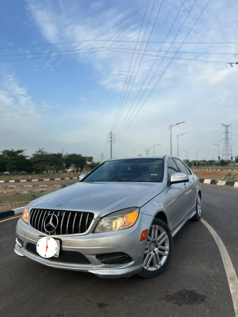 
								Giveaway Deal‼️‼️‼️ (160K Mileage) Grade A Carefully Used 2011/12 Mbenz C300 car is in pristine condition buy and drive (Key Entry & Sunroof) with duty going for just 6.7m Net with our sambo with me Lugbe Abuja📍 ZERO CHAIN DEAL full									