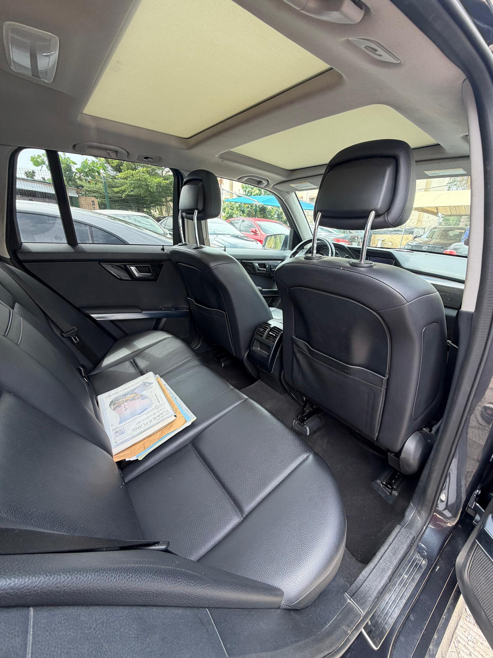
								EXTREMELY CLEAN 2013 MERCEDES-BENZ GLK Everything working perfectly well. Buy and drive, nothing to fix.  💰16.5M 📍Abuja full									
