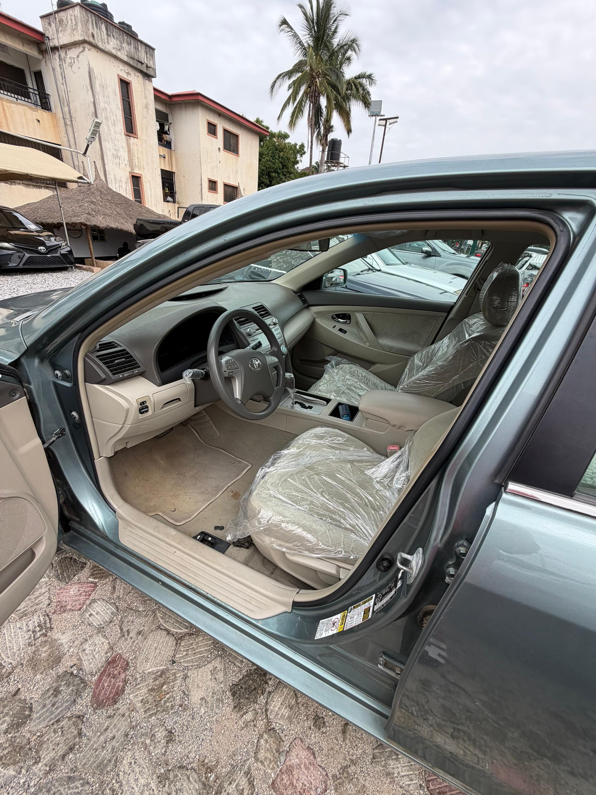 
								Toyota Camry full									