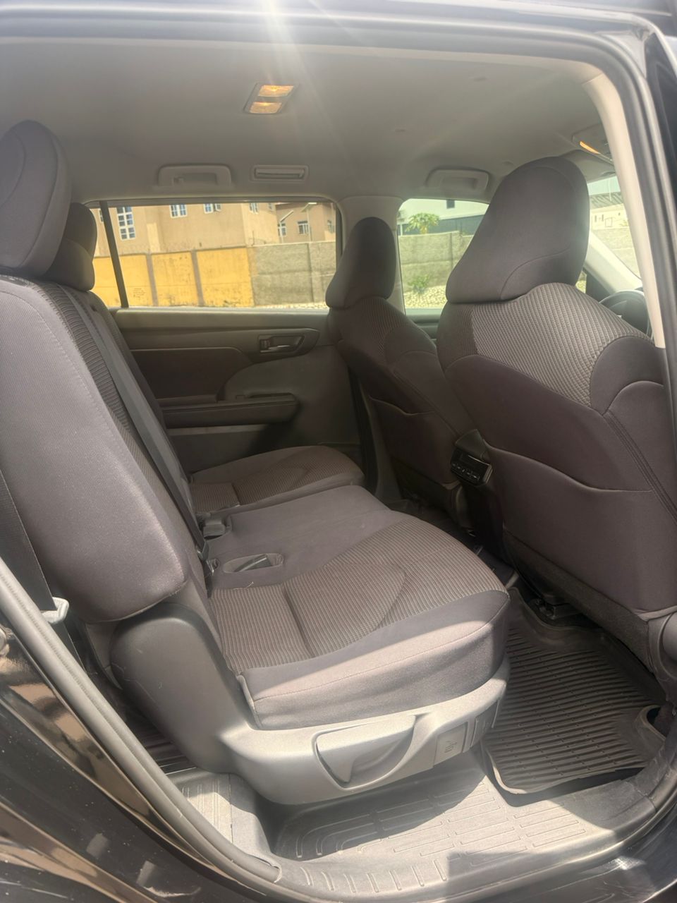 
								FOREIGN USED 2021 TOYOTA HIGHLANDER IN PREMIUM CONDITION, UNTOUCHED SYSTEM, ACCIDENT FREE WITH ORIGINAL CUSTOM DUTY full									