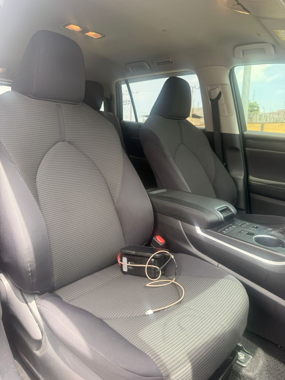 
								FOREIGN USED 2021 TOYOTA HIGHLANDER IN PREMIUM CONDITION, UNTOUCHED SYSTEM, ACCIDENT FREE WITH ORIGINAL CUSTOM DUTY full									
