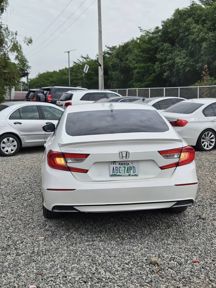 
								Honda accord 2018 model available for inspection and payment going for 17m only accident free full									