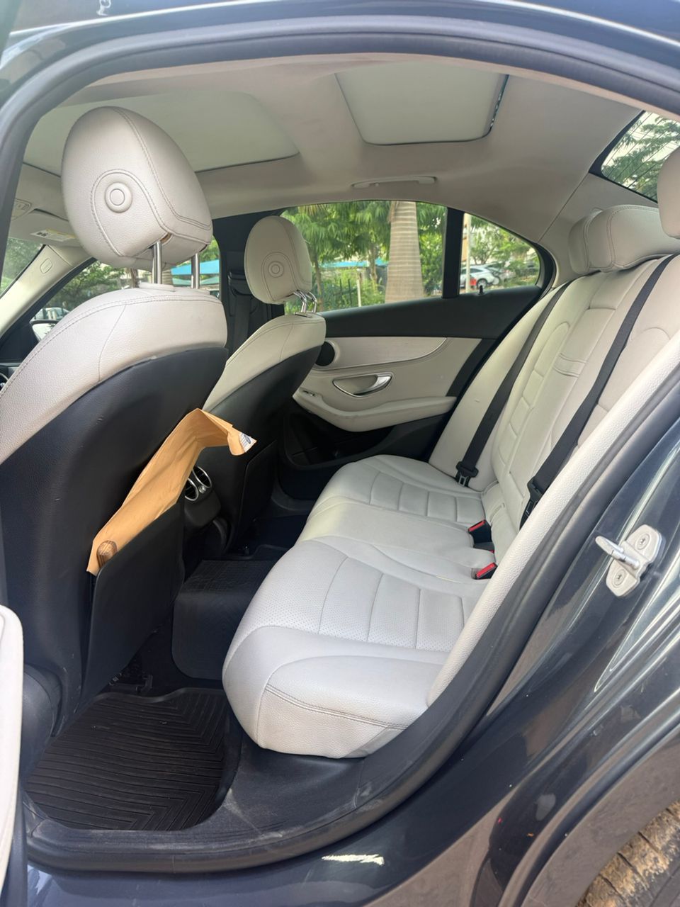 
								EXTREMELY SHARP 2015 MERCEDES BENZ C300 ⚡⚡ UNTAMPARED ENGINE AND GEAR FULL PANORAMIC ROOF & KEYLESS ENTRY  WITH PROPER DOCUMENTATION  PRICE:14,999,999 📍ABUJA full									