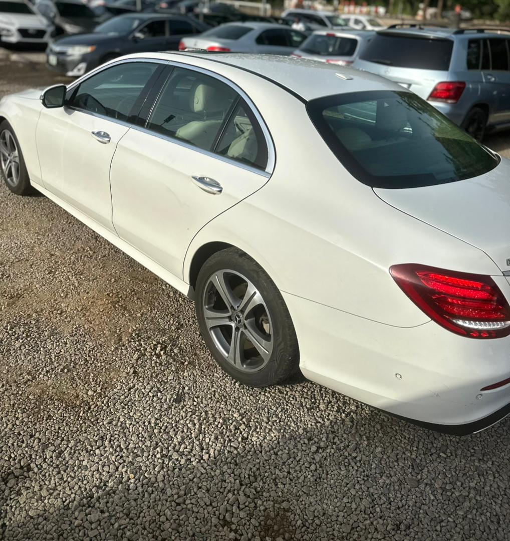 
								Giveaway Deal‼️‼️‼️ (135K Mileage) Carefully Used 2017/18 Mbenz E300 car is in pristine condition fullest option (Keyless Kick Trunk & Open Roof) with original duty going for just 22.5M LAST TO MY POCKET NON NEGOTIABLE WITH 500K SAMBO with me (Moveable) Abuja📍 ZERO CHAIN DEAL full									