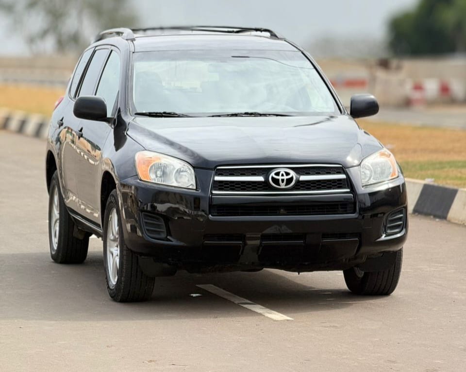 
								FOREIGN USED 2010 TOYO TA RAV4 V4 NOTHING TO FIX WITH ORIGINAL CUSTOM DUTY FULLY PAID GOING FOR 13M ABUJA DEAL full									