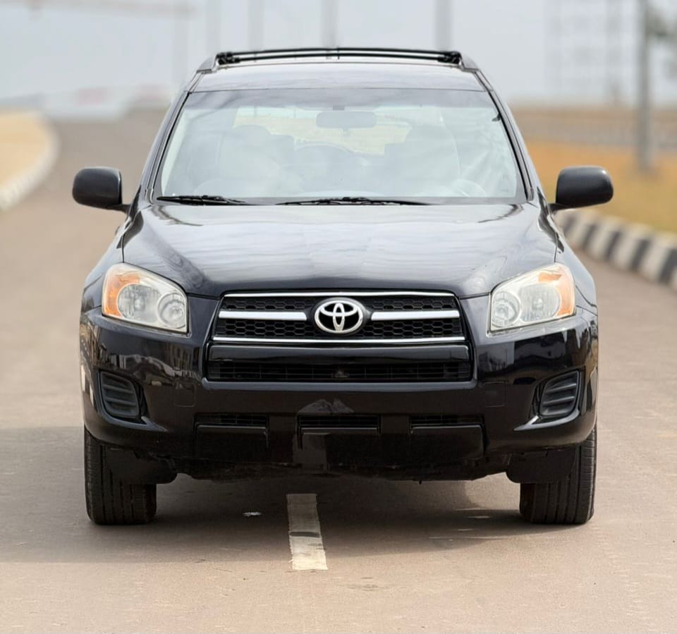 
								FOREIGN USED 2010 TOYO TA RAV4 V4 NOTHING TO FIX WITH ORIGINAL CUSTOM DUTY FULLY PAID GOING FOR 13M ABUJA DEAL full									