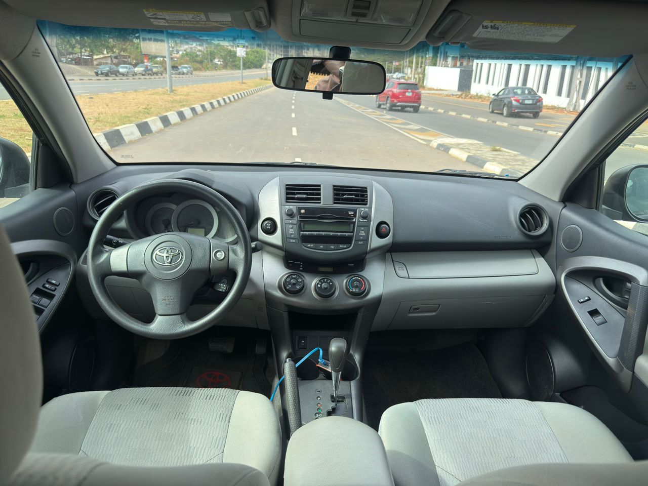 
								FOREIGN USED 2010 TOYO TA RAV4 V4 NOTHING TO FIX WITH ORIGINAL CUSTOM DUTY FULLY PAID GOING FOR 13M ABUJA DEAL full									