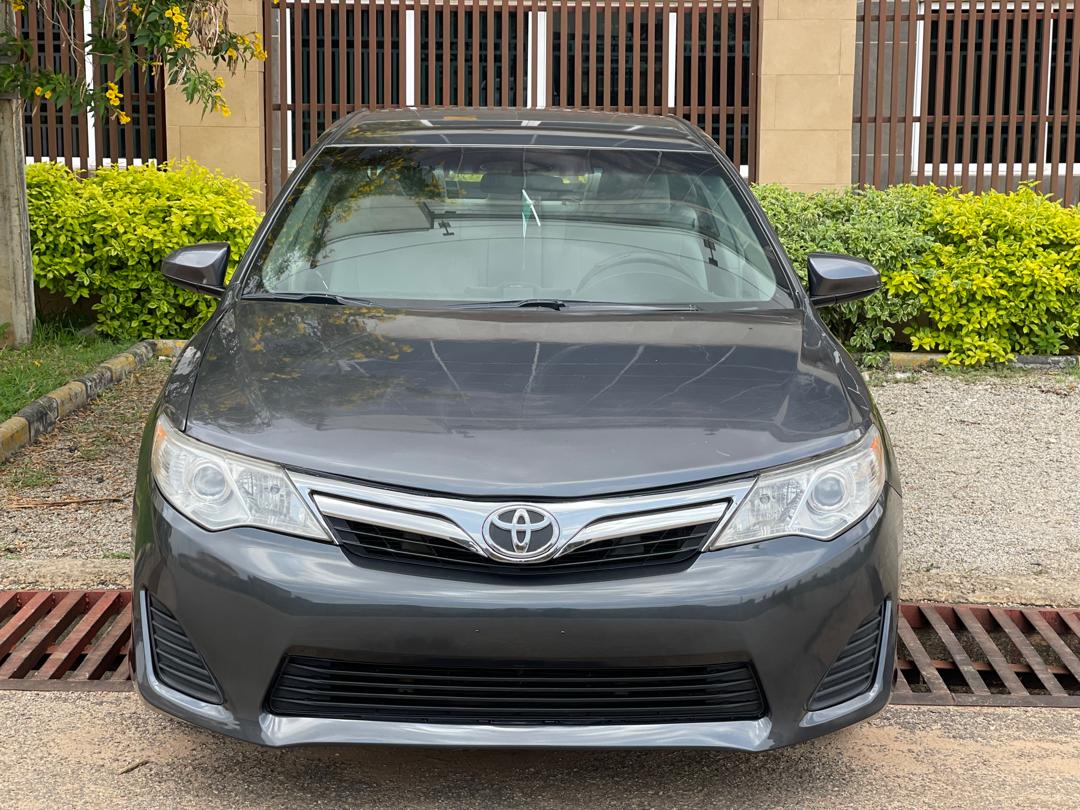 
								Belgium equivalent Camry 013  In a perfect condition  Engine and gear untempered 💯 original custom duty 💯  AC and legs perfect 💯  Going for 9.5m full									