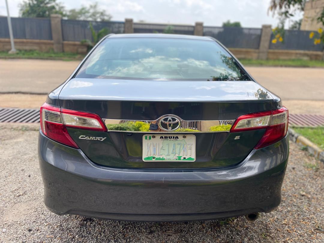 
								Belgium equivalent Camry 013  In a perfect condition  Engine and gear untempered 💯 original custom duty 💯  AC and legs perfect 💯  Going for 9.5m full									