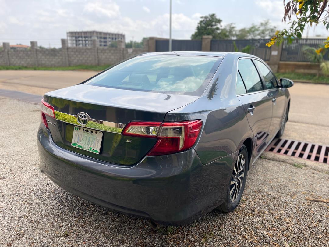 
								Belgium equivalent Camry 013  In a perfect condition  Engine and gear untempered 💯 original custom duty 💯  AC and legs perfect 💯  Going for 9.5m full									