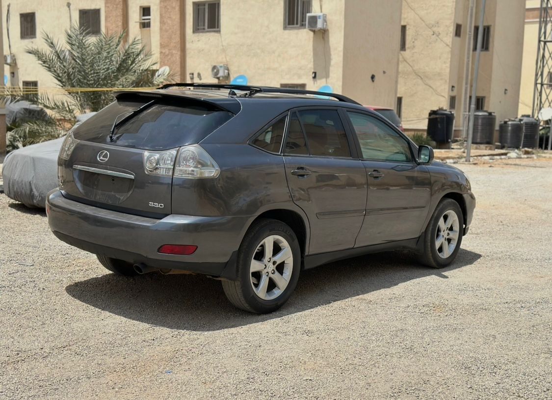 
								Distress 2007 RX330, Untempered Engine and Gear, AC chilling buy and drive 6million only full									