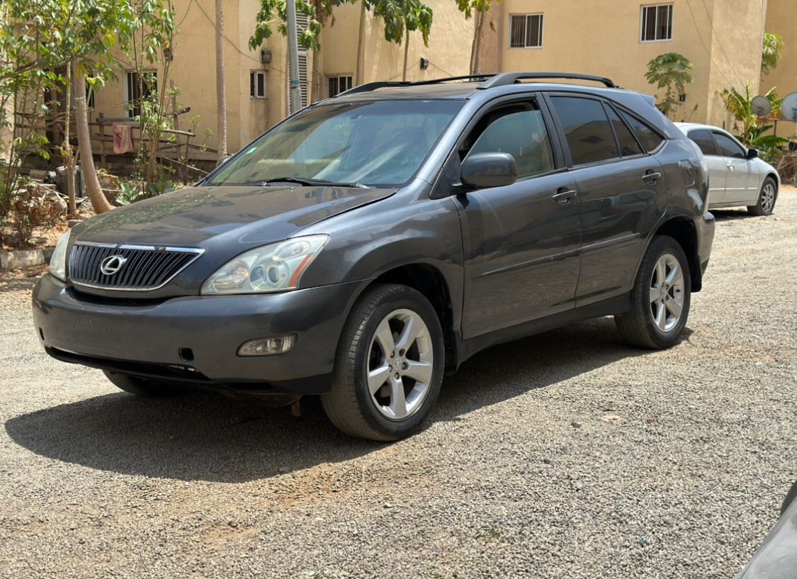 
								Distress 2007 RX330, Untempered Engine and Gear, AC chilling buy and drive 6million only full									