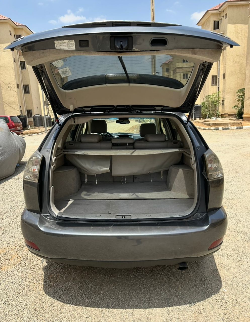 
								Distress 2007 RX330, Untempered Engine and Gear, AC chilling buy and drive 6million only full									