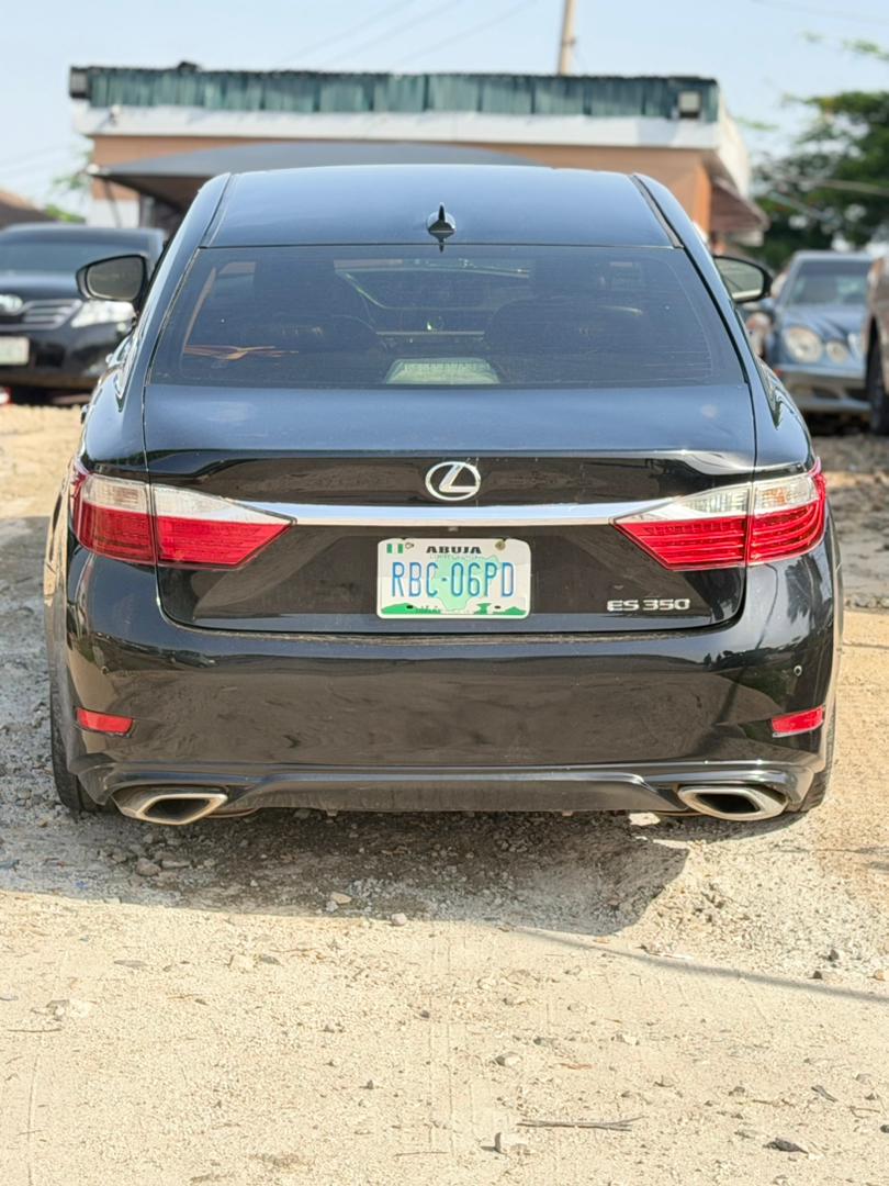 
								Few months driven 2013 ES350 still smells belgium  Price:17m  Gwarimpa Abuja full									