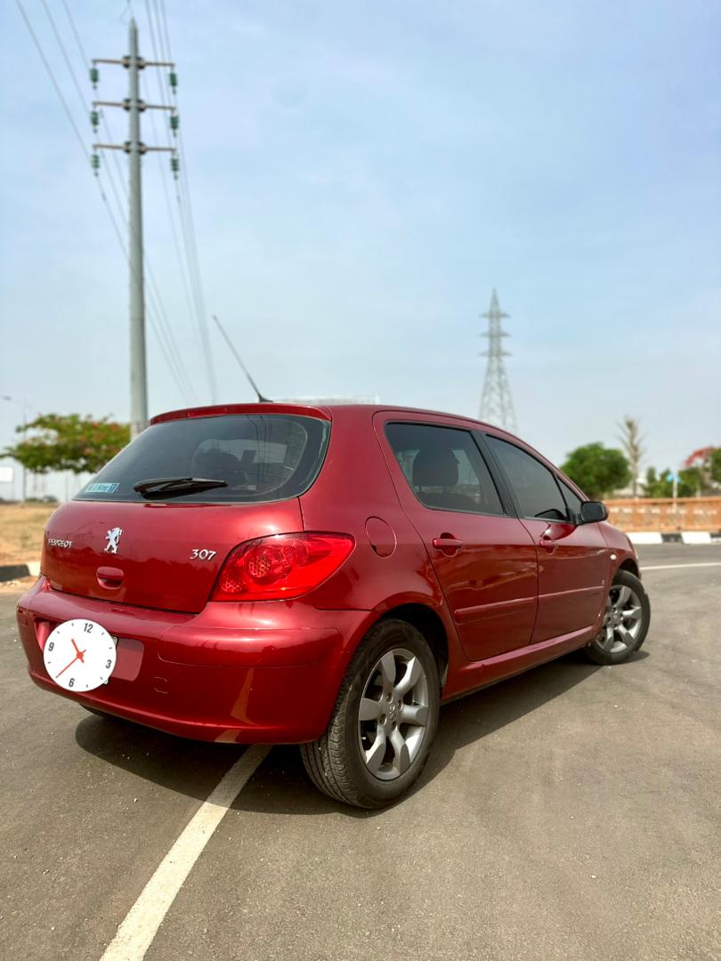 
								Giveaway Deal‼️‼️‼️ (70k Mileage) Carefully Used 2013 Peugeot 307 car is in pristine condition (Nothing To Fix) with Android screen chilling Ac duty✅ going for just 4m with small sambo with me Lugbe Abuja📍 ZERO CHAIN DEAL full									