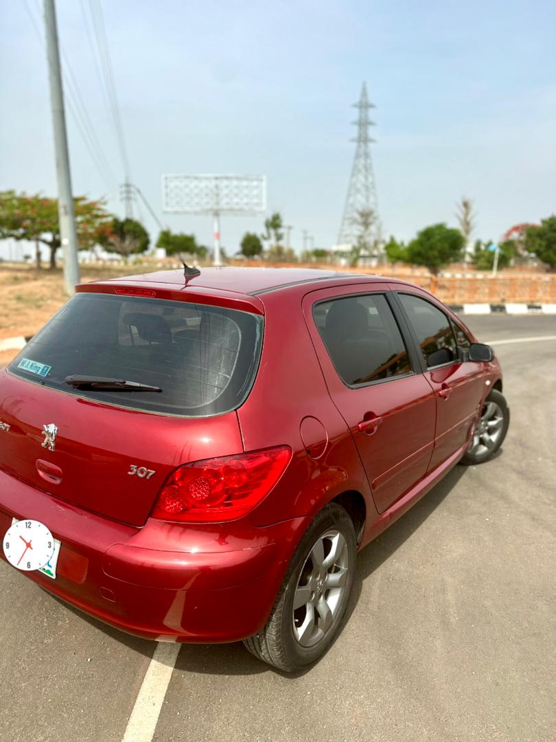 
								Giveaway Deal‼️‼️‼️ (70k Mileage) Carefully Used 2013 Peugeot 307 car is in pristine condition (Nothing To Fix) with Android screen chilling Ac duty✅ going for just 4m with small sambo with me Lugbe Abuja📍 ZERO CHAIN DEAL full									