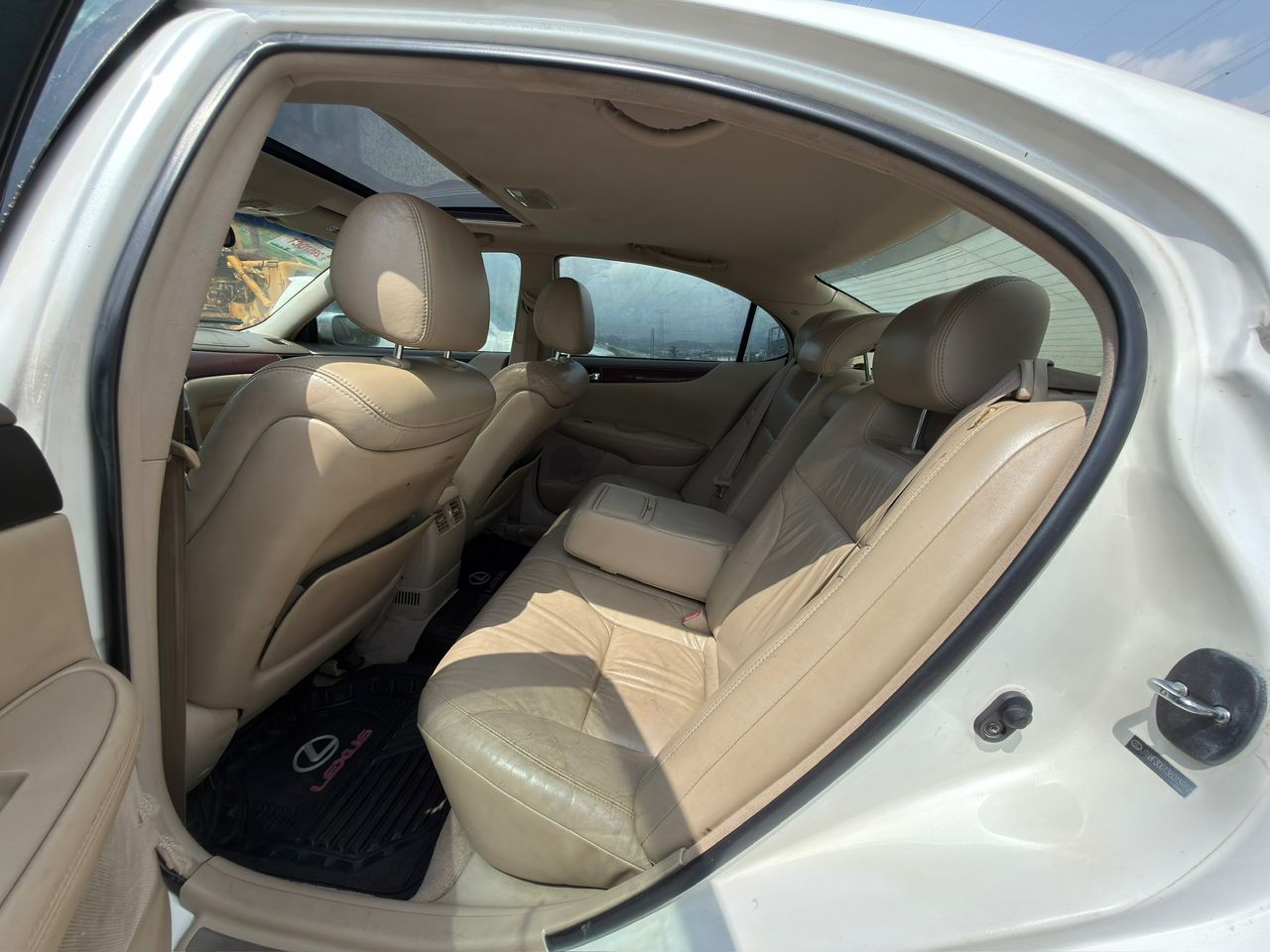 
								SUPER SHARP 2004 LEXUS ES330 GOING FOR 5.5MILLION NAIRA ONLY💰 full									