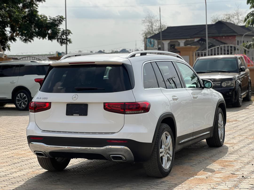 
								Distress Sallah Bonanza ‼️🥰  2020 MERCEDES BENZ GLB-250 FOREIGN🌹GOING FOR 💥 ₦45M Now 👉 💥₦32m.  LOCATION: ABUJA 🇳🇬📍   CAR WITH ME 💯🤝 full									