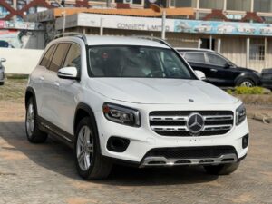 Distress Sallah Bonanza ‼️🥰  2020 MERCEDES BENZ GLB-250 FOREIGN🌹GOING FOR 💥 ₦45M Now 👉 💥₦32m.  LOCATION: ABUJA 🇳🇬📍   CAR WITH ME 💯🤝