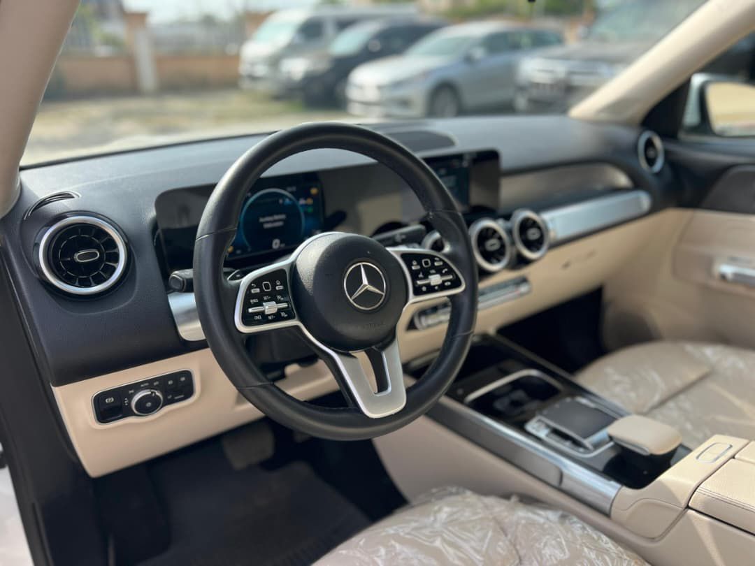 
								Distress Sallah Bonanza ‼️🥰  2020 MERCEDES BENZ GLB-250 FOREIGN🌹GOING FOR 💥 ₦45M Now 👉 💥₦32m.  LOCATION: ABUJA 🇳🇬📍   CAR WITH ME 💯🤝 full									