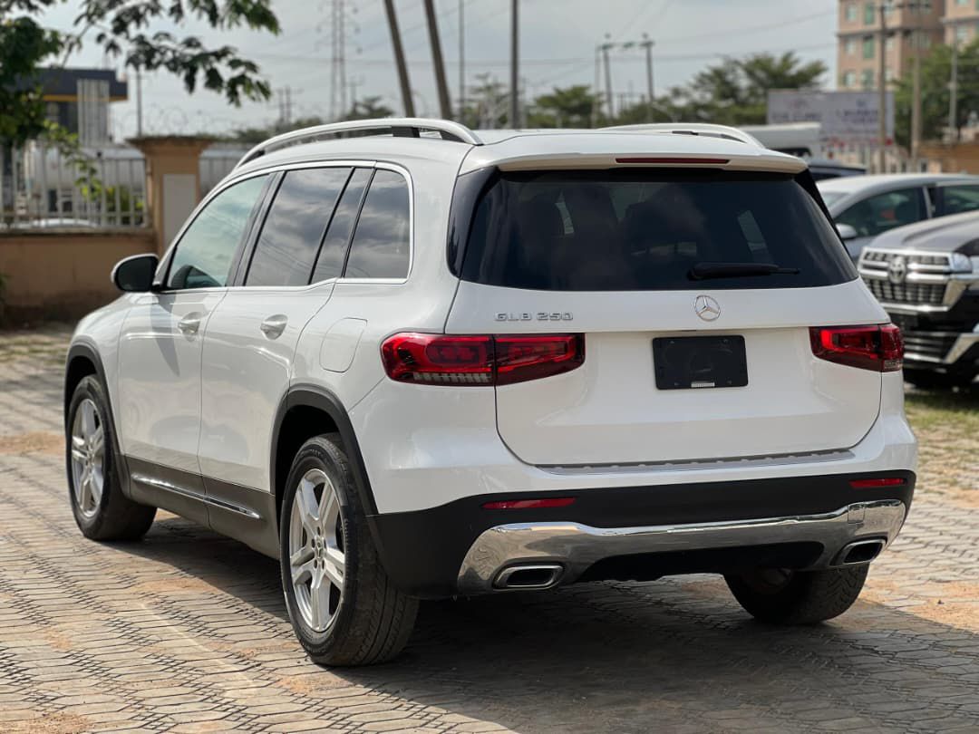 
								Distress Sallah Bonanza ‼️🥰  2020 MERCEDES BENZ GLB-250 FOREIGN🌹GOING FOR 💥 ₦45M Now 👉 💥₦32m.  LOCATION: ABUJA 🇳🇬📍   CAR WITH ME 💯🤝 full									