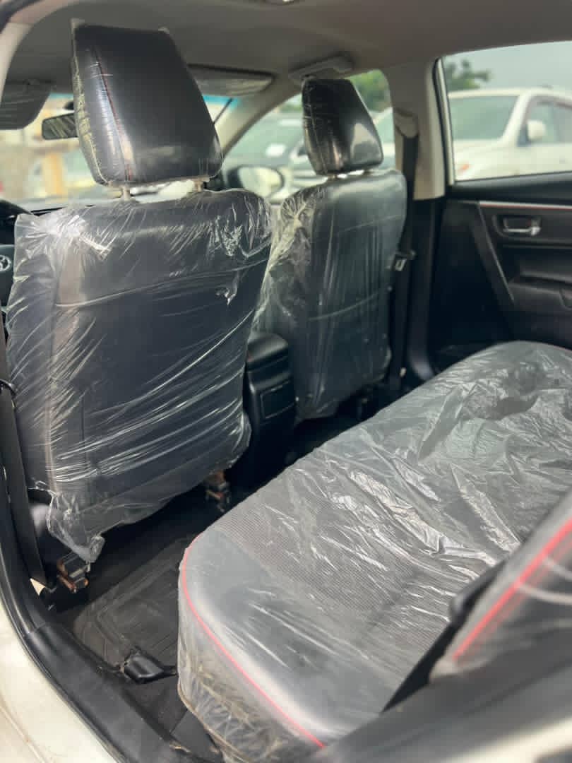 
								Full options Toyota Corolla 2015 Keyless Extremely clean going  For 12m full									