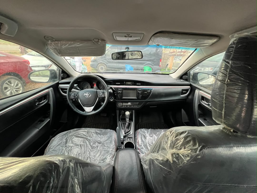 
								Full options Toyota Corolla 2015 Keyless Extremely clean going  For 12m full									